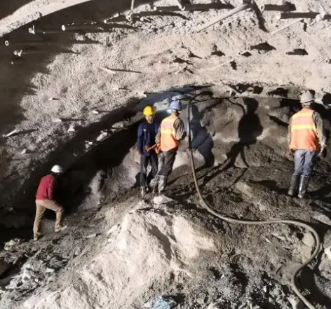 巧家拱顶带模注浆料的施工流程及注意事项